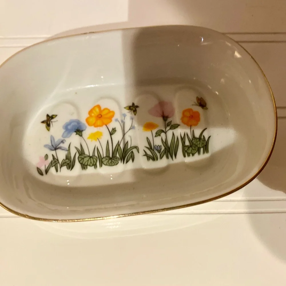 Vintage Floral Ceramic Soap Dish with Gold Trim